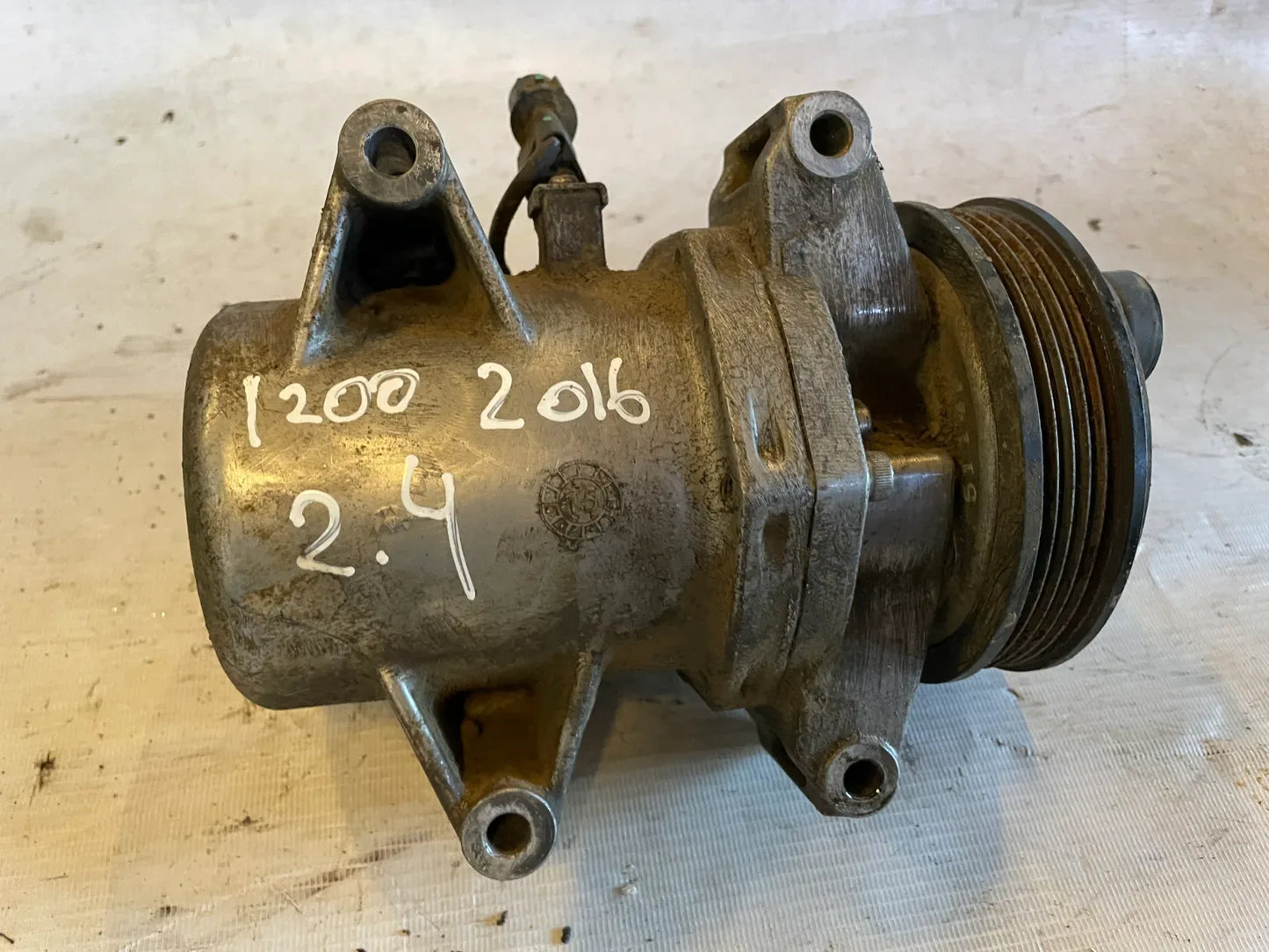COMPRESOR A/C Mitsubishi L200 2016 - 2.4 4x2 Bencina Mecánico