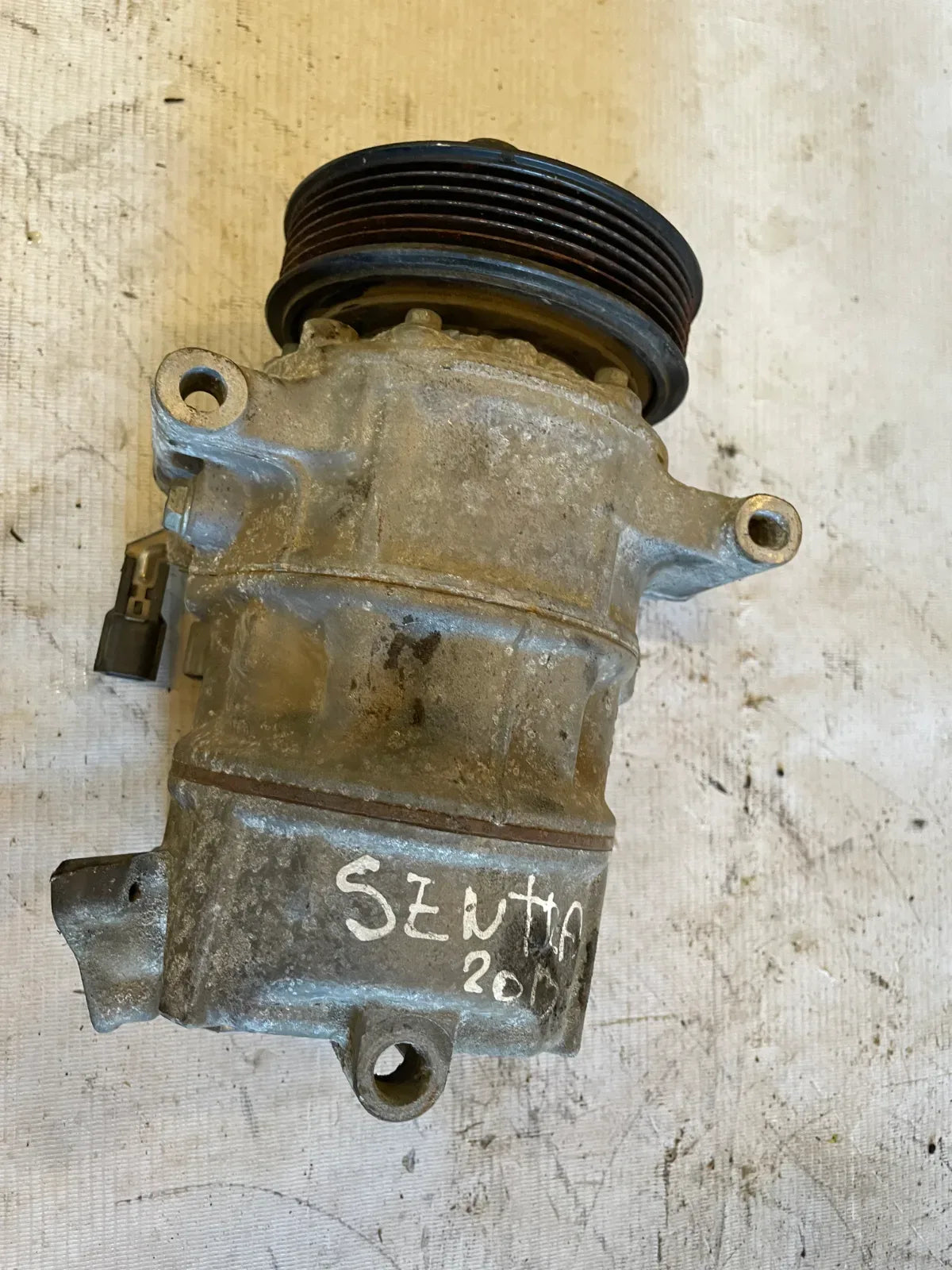COMPRESOR A/C Nissan SENTRA 2013 - 1.8 4x2 Bencina Mecánico