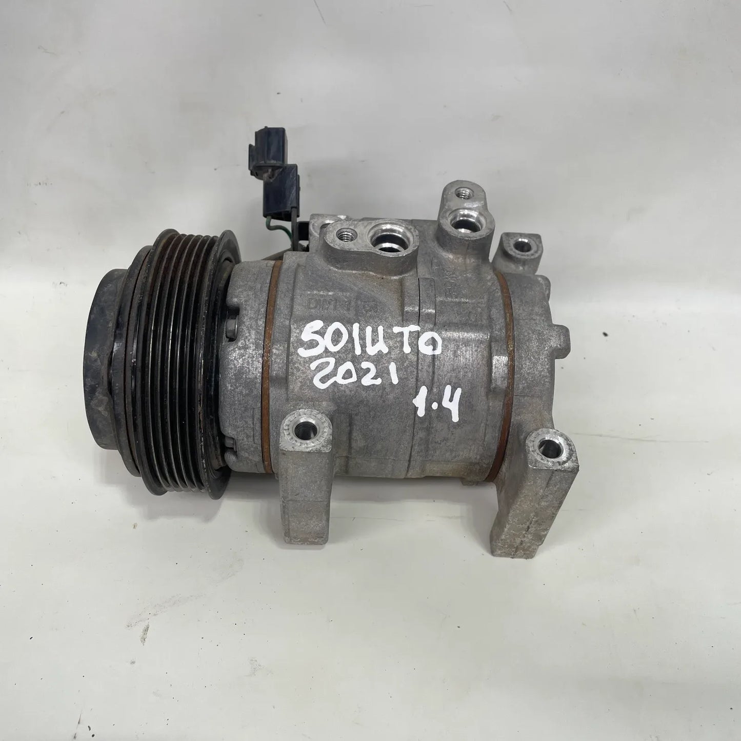 COMPRESOR A/C Kia soluto 2021 - 1.4 4x2 Bencina Mecánico