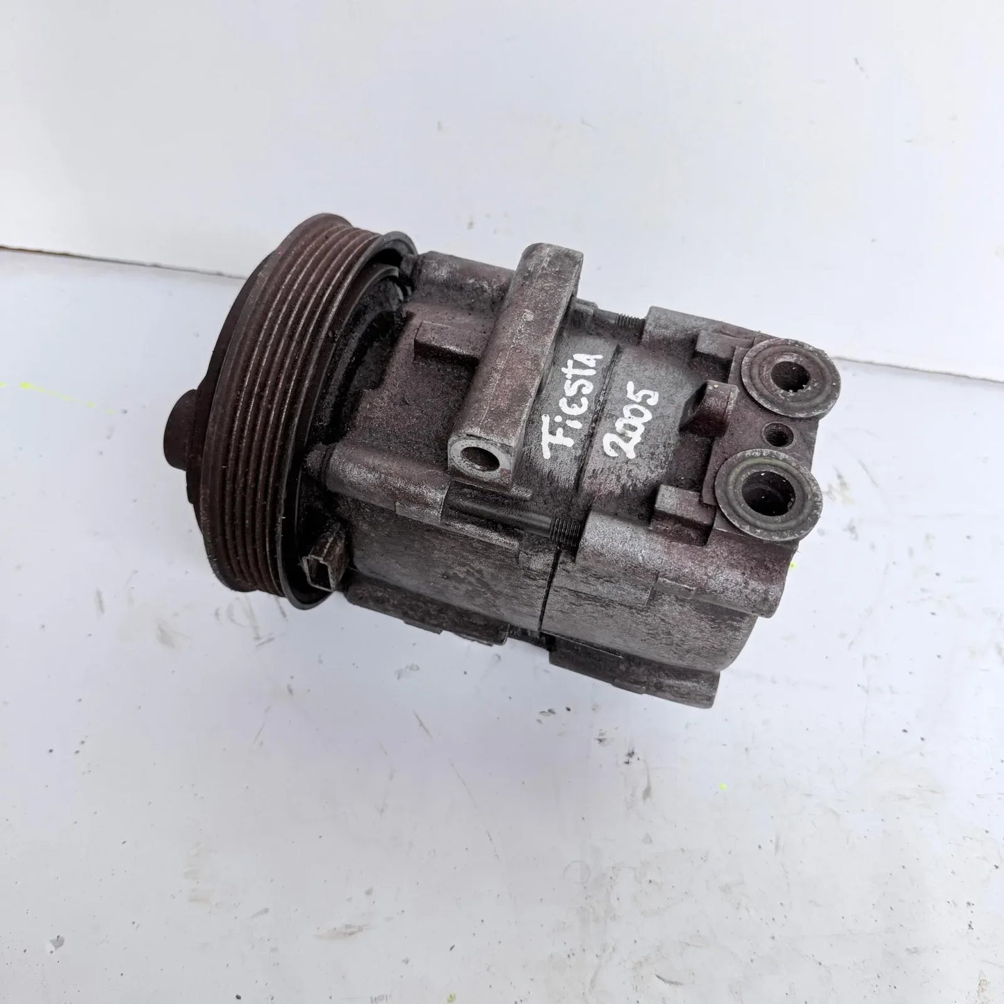COMPRESOR A/C Ford Fiesta 2005 - 1.6 4x2 Bencina Mecánico