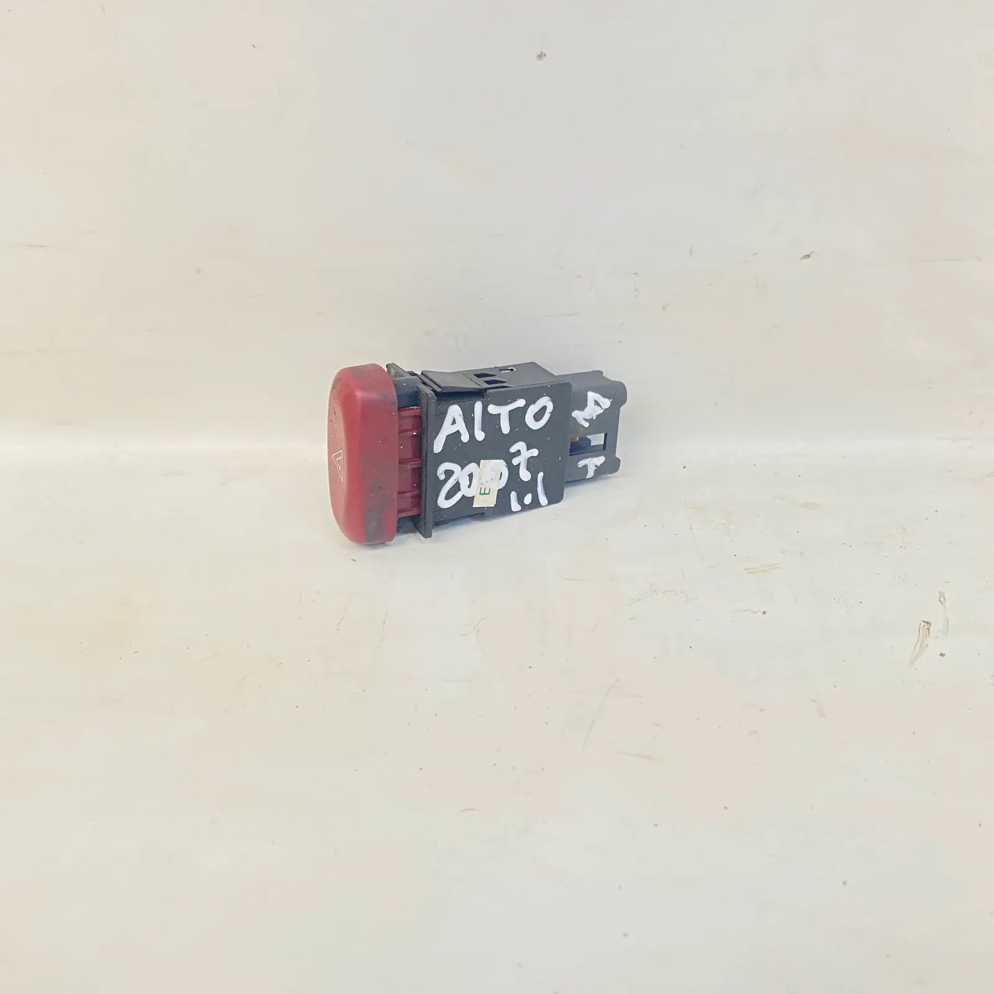 BOTON HAZARD Suzuki Alto 2007 - 1.1 4x2 Bencina Mecánico