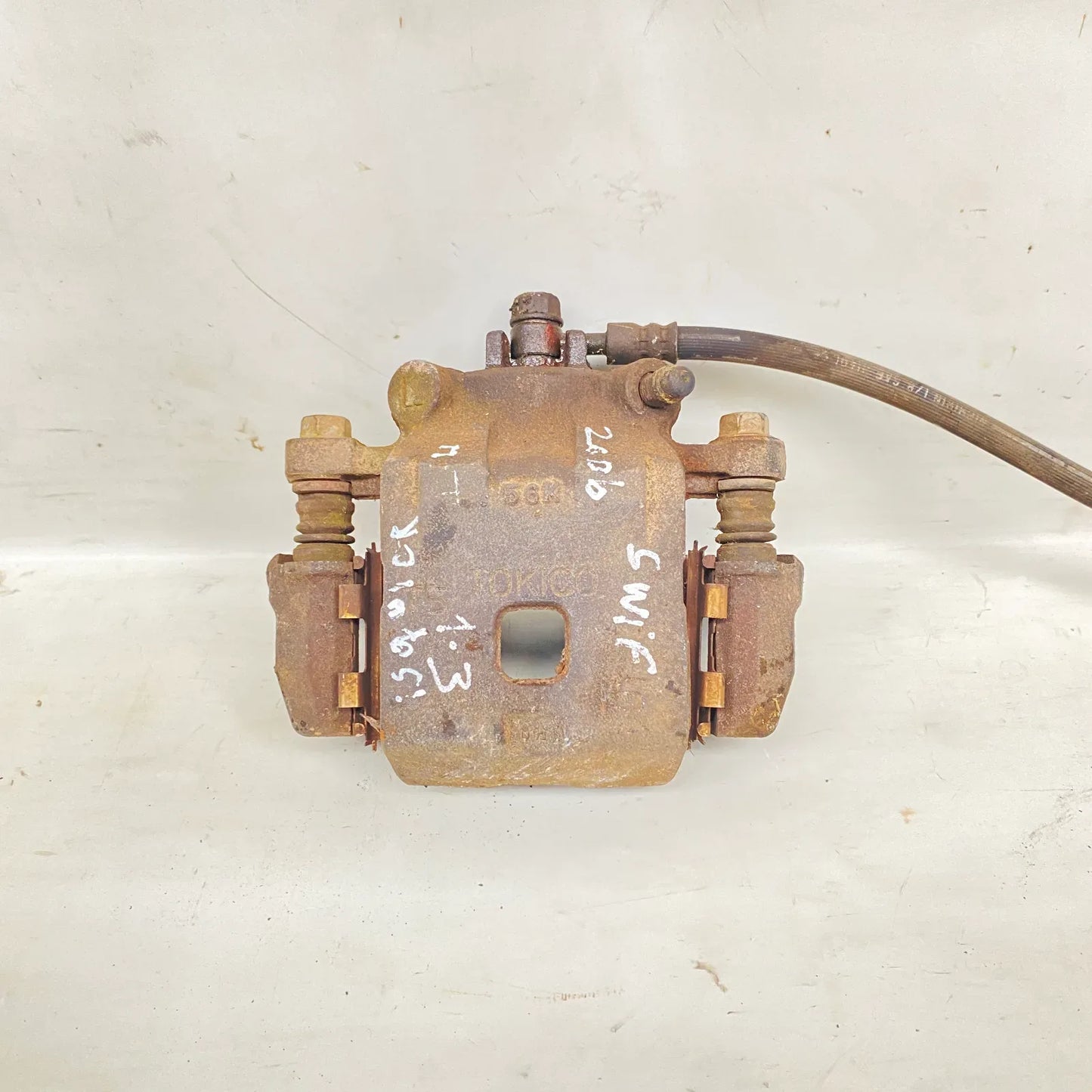 CALIPER DEL-IZQ Suzuki Swift 2006 - 1.3 4x2 Bencina Mecánico