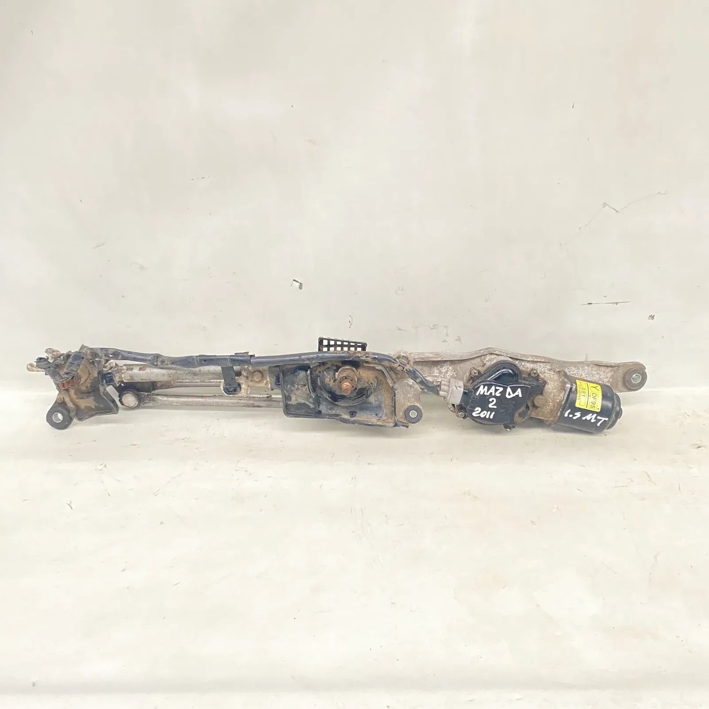 MOTOR LIMPIAPARABRISAS CON ARTICULACION Mazda 2 2011 - 1.5 Bencina Mecánico