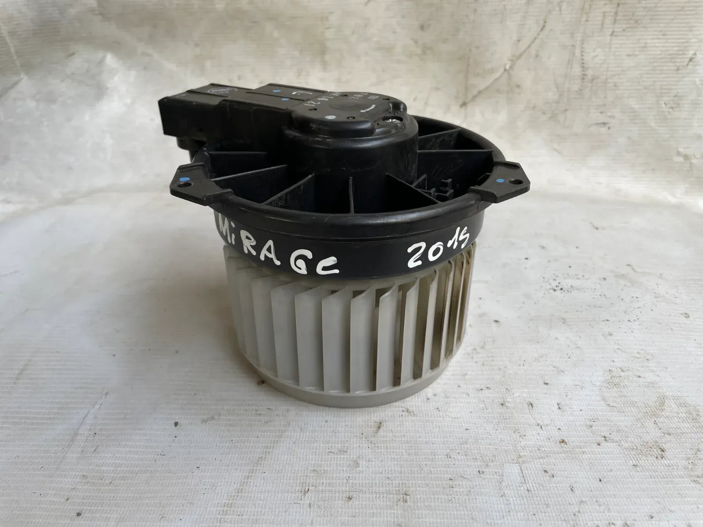 Motor de calefaccion Mitsubishi MIRAGE 2015