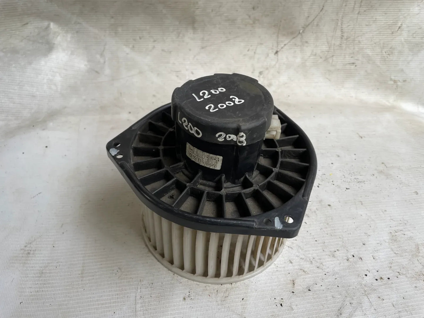 Motor de calefaccion Mitsubishi L200 2008
