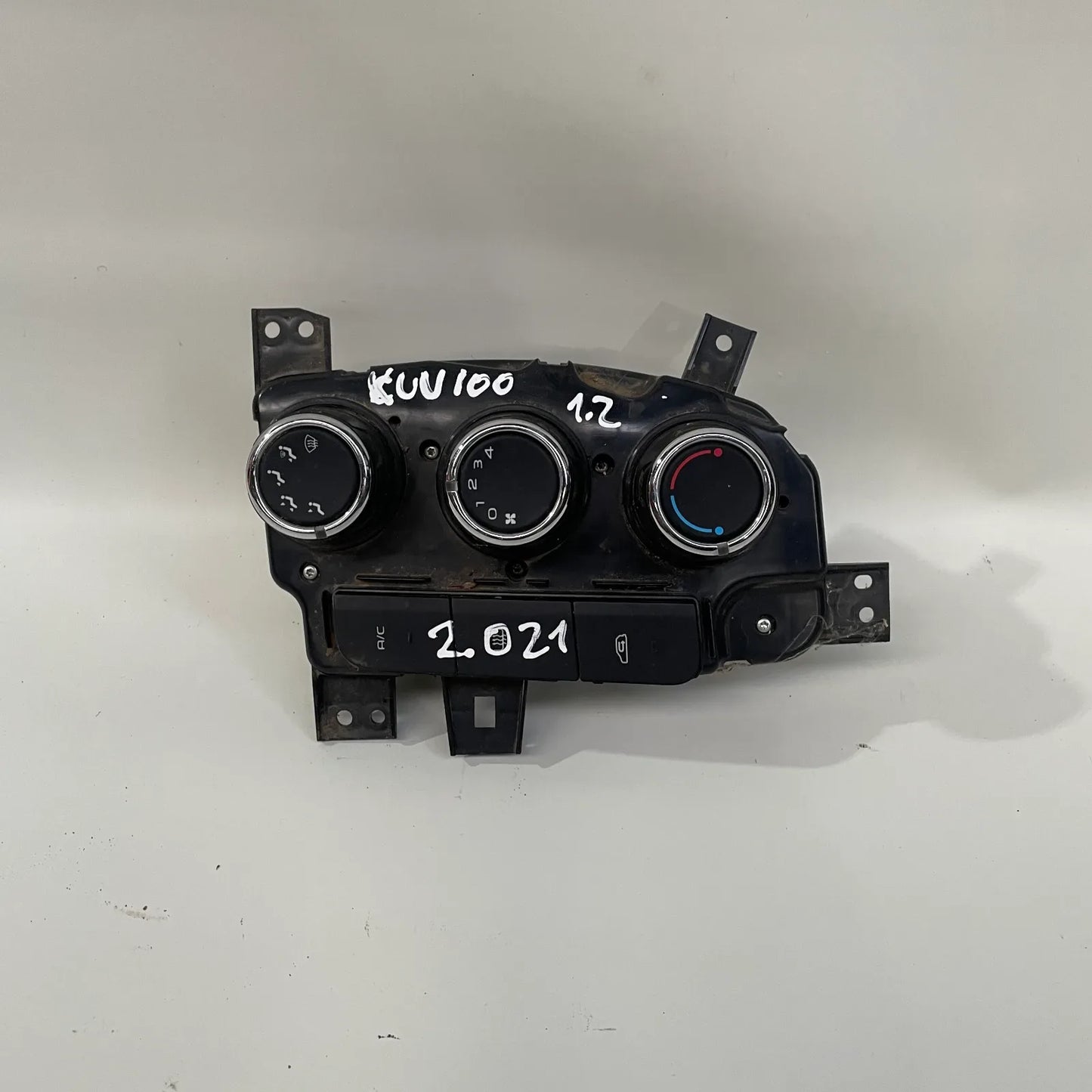 PANEL CALEFACCION Mahindra KUV 100 2021