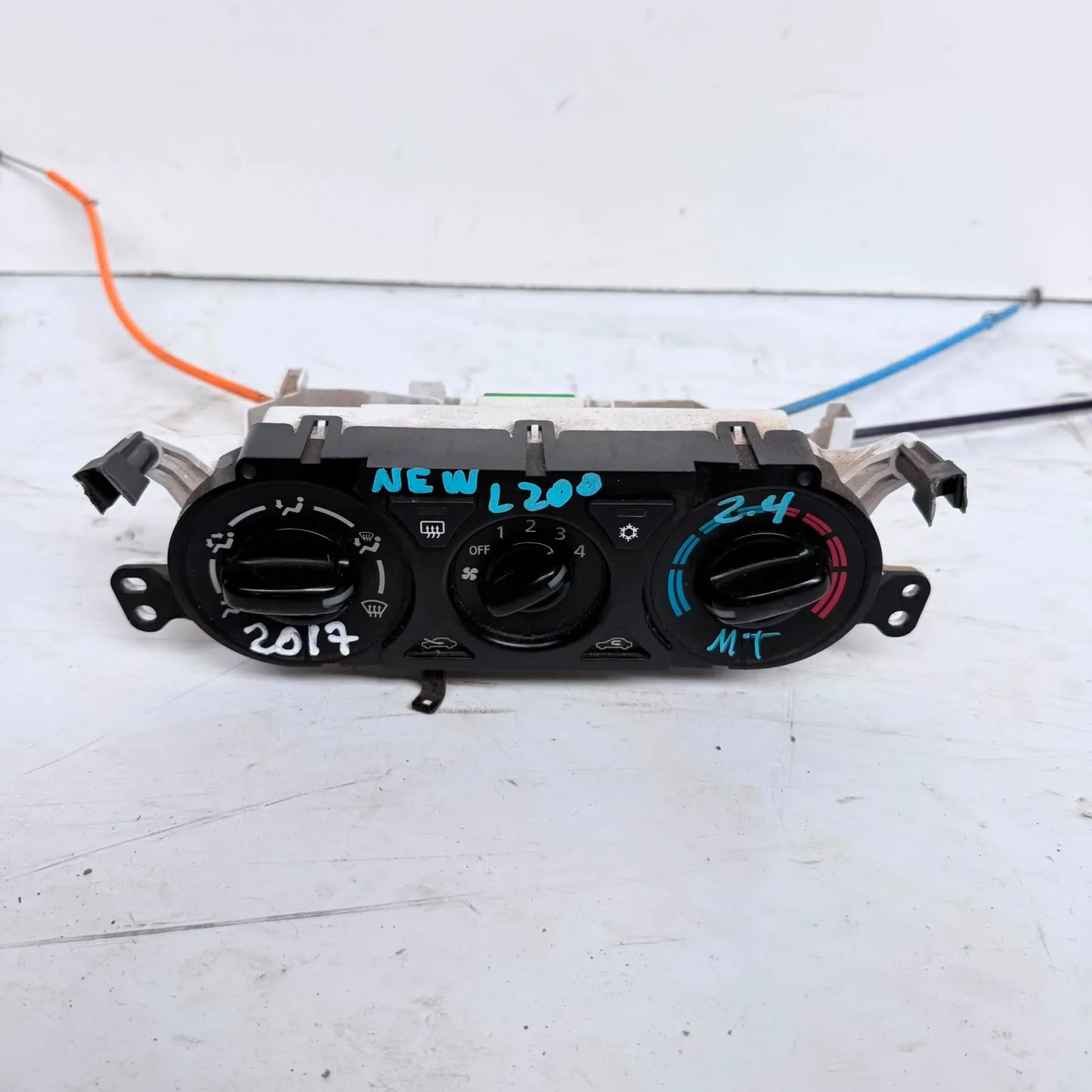 PANEL CALEFACCION Mitsubishi NEW L200 2016