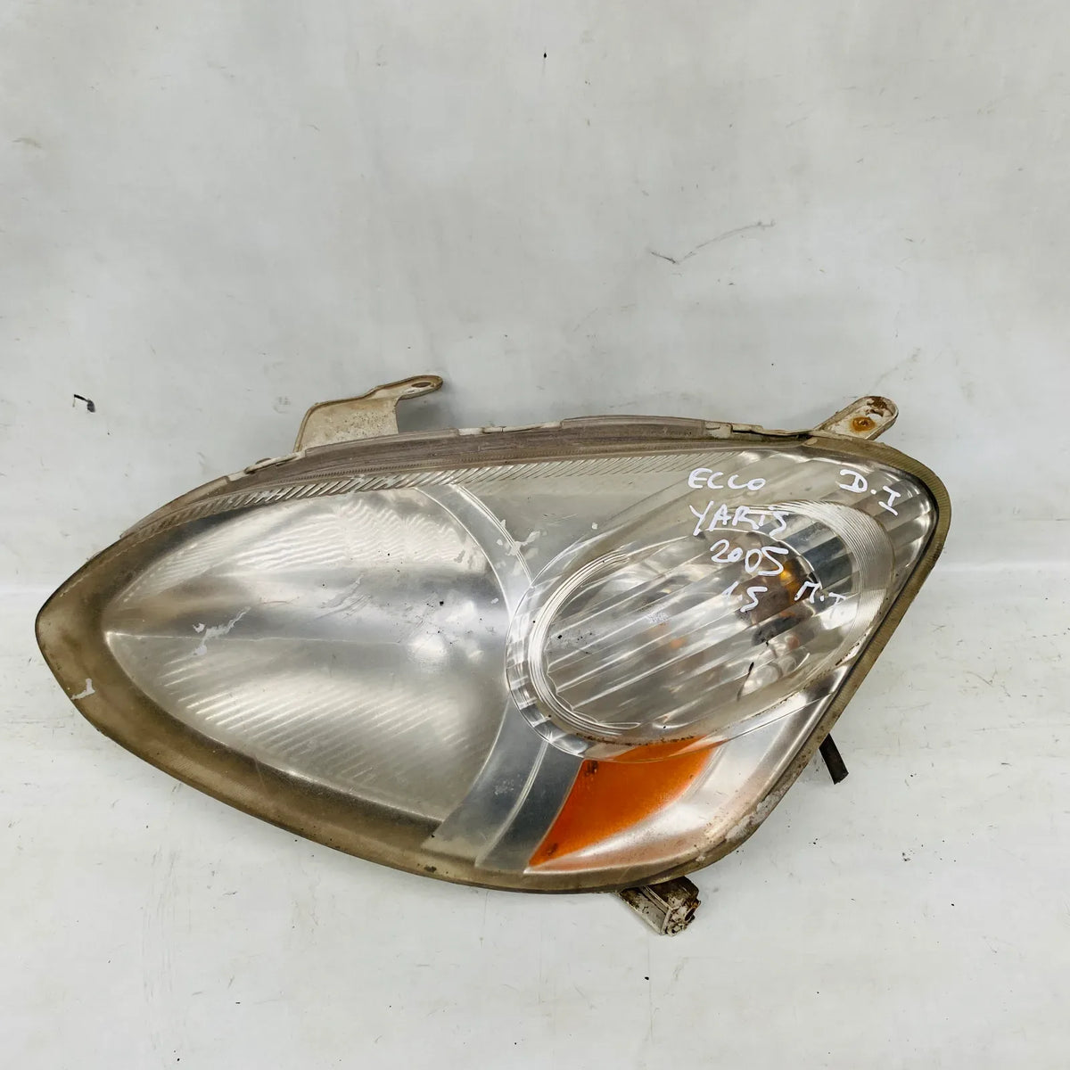 Optico Izquierdo Toyota Yaris Ecco 2005 - 1.5 Bencina Mecánico