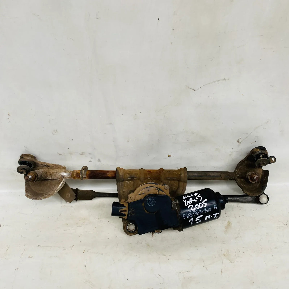 MOTOR LIMPIAPARABRISAS Toyota Yaris Ecco 2005 - 1.5 Bencina Mecánico