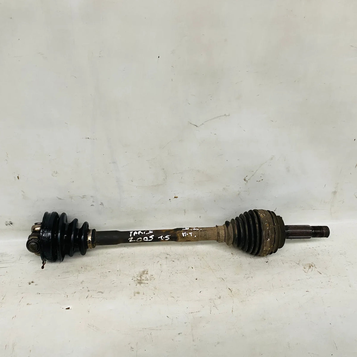 EJE PALIER DEL-IZQ Toyota Yaris Ecco 2005 - 1.5 Bencina Mecánico