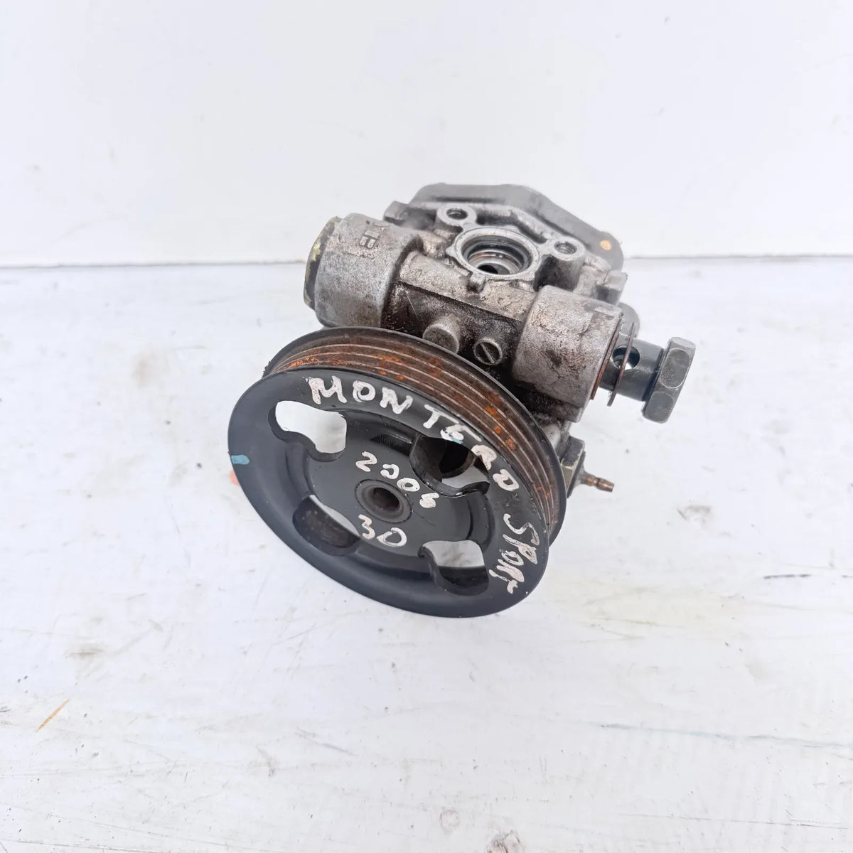 BOMBA HIDRAULICA Mitsubishi Montero 2006 - 3.0 4x4 Bencina Automático