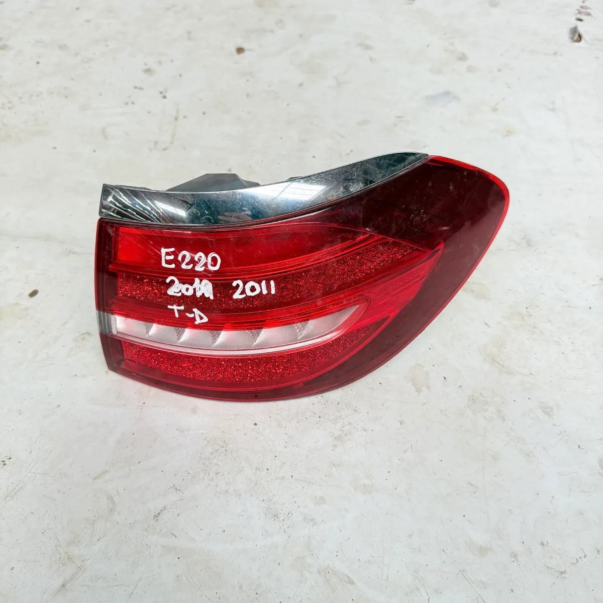 FOCO DERECHO MERCEDES BENZ E220 2011 - 4x2 Diesel Mecánico