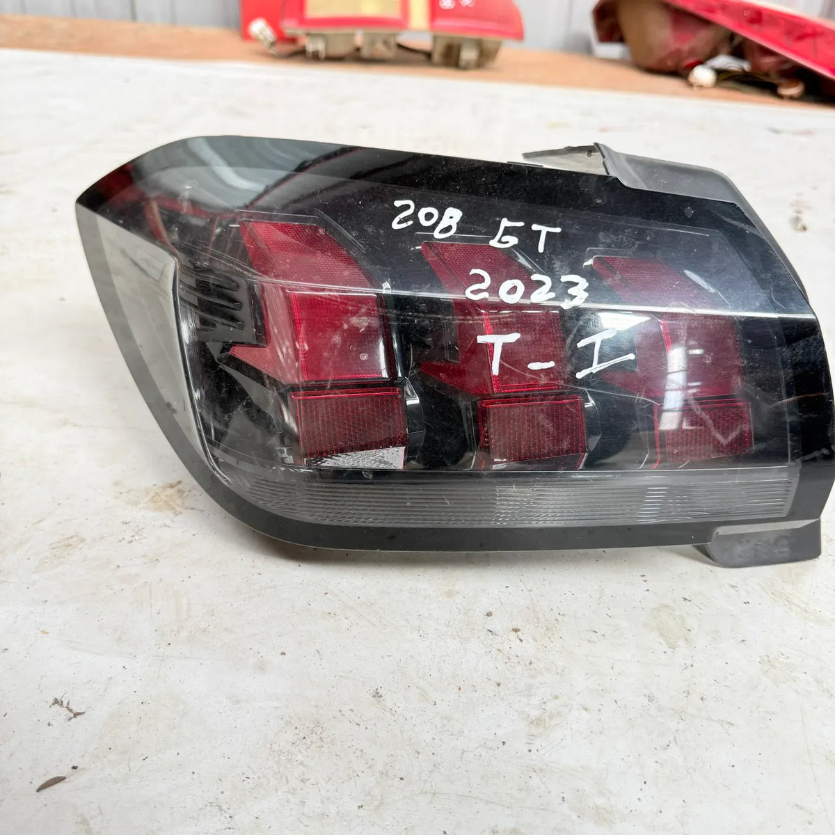 FOCO IZQUIERDO Peugeot 208 2023 - 4x2 Bencina Mecánico