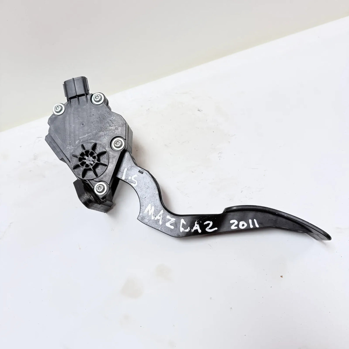 PEDAL ACELERADOR Mazda 2 2011 - 1.5 4x2 Bencina Mecánico