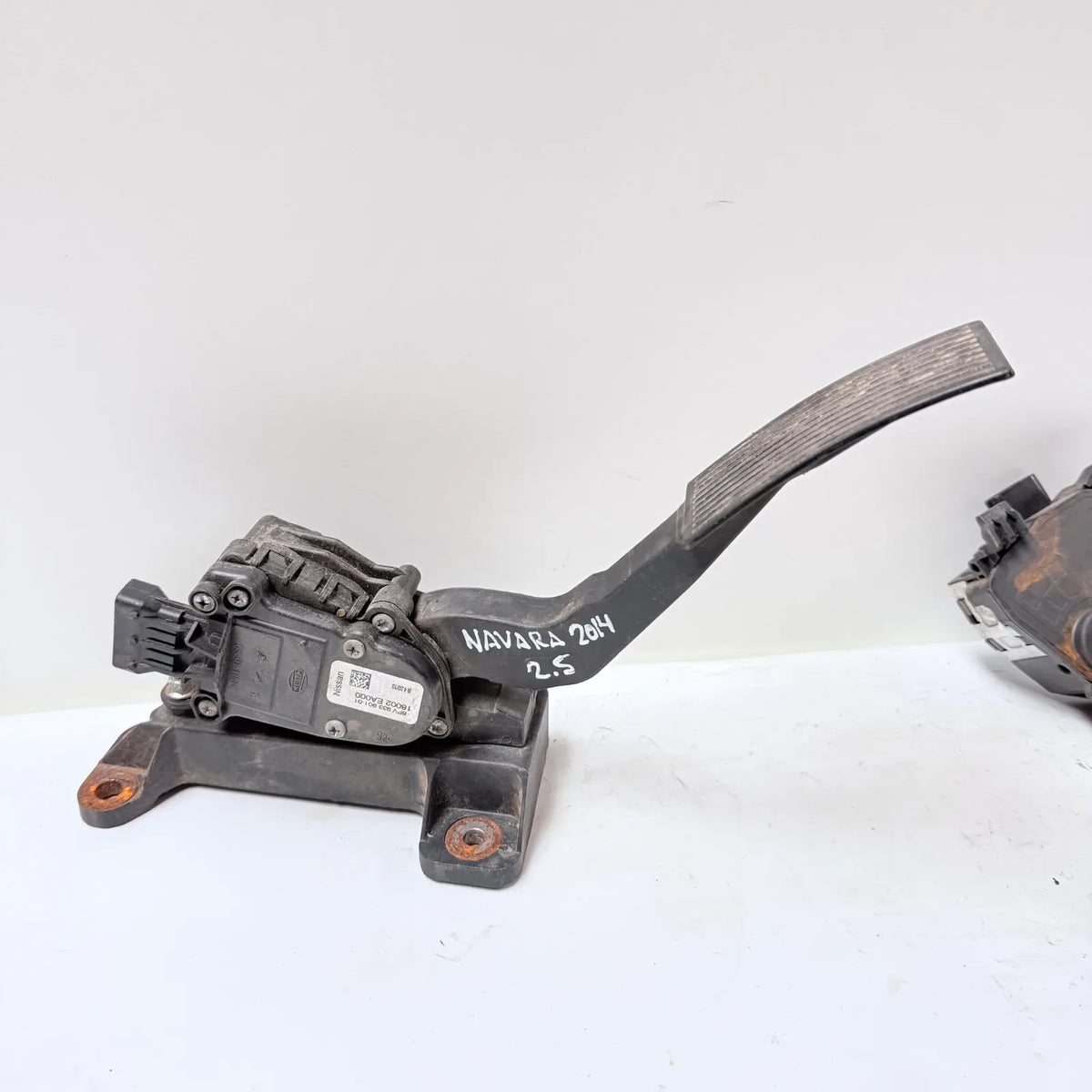 PEDAL ACELERADOR Nissan Navara 2014 - 2.5 4x4 Diesel Mecánico