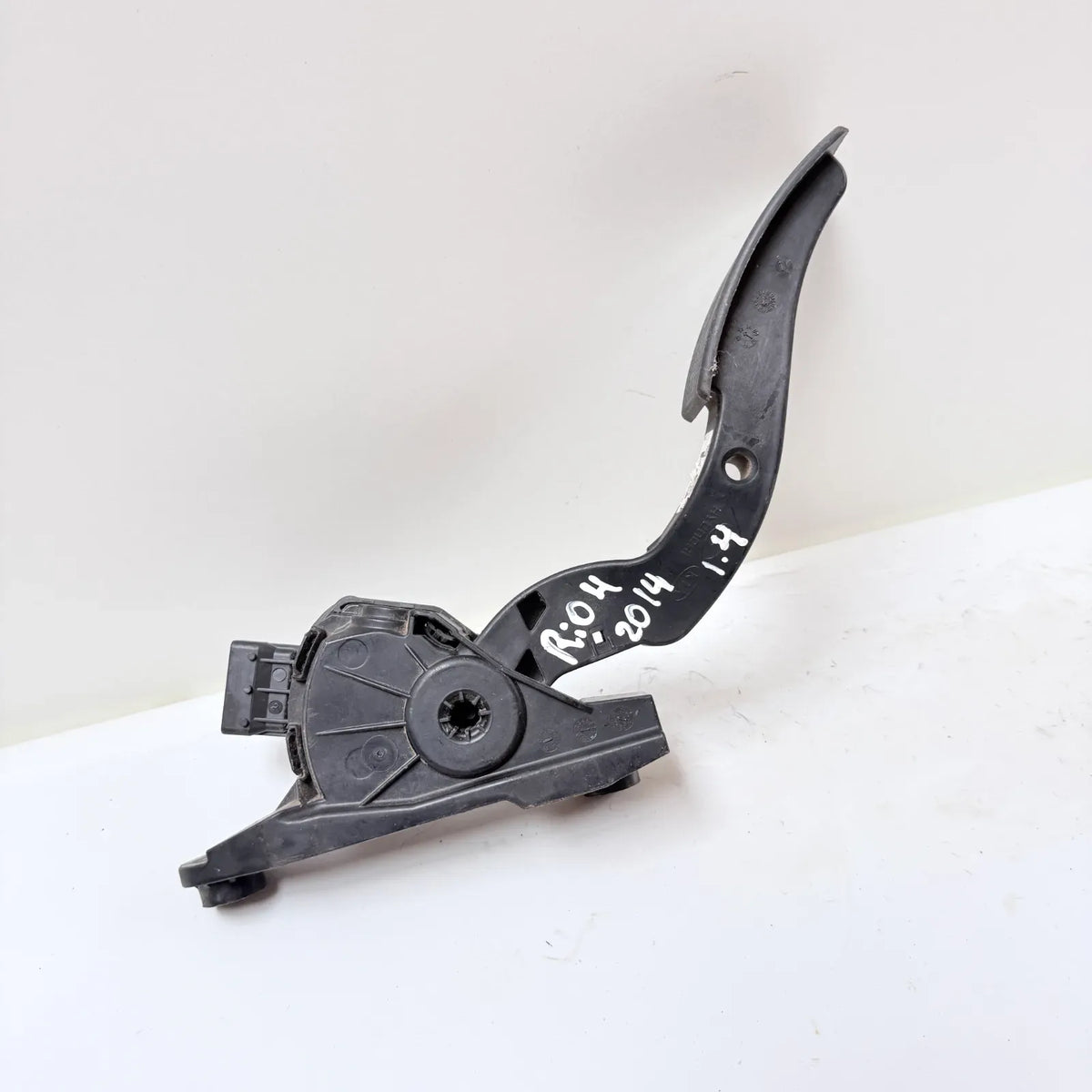 PEDAL ACELERADOR Kia Rio 4 2014 - 1.4 4x2 Bencina Mecánico