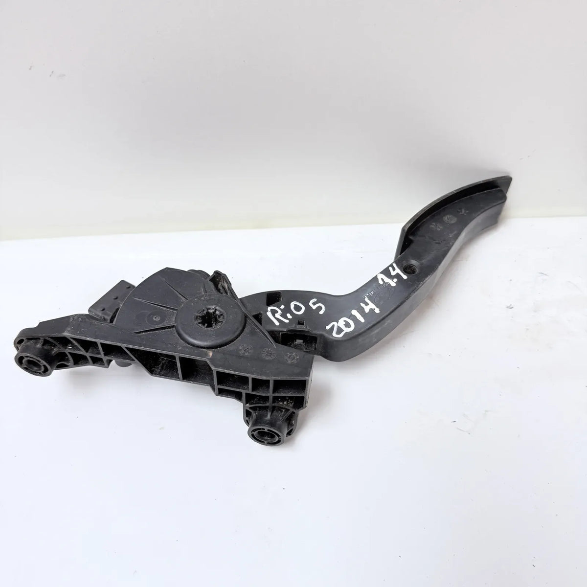 PEDAL ACELERADOR Kia RIO 5 2014 - 1.4 4x2 Bencina Mecánico