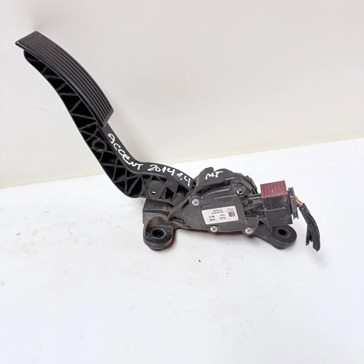PEDAL ACELERADOR Hyundai Accent 2014 - 1.4 4x2 Bencina Mecánico