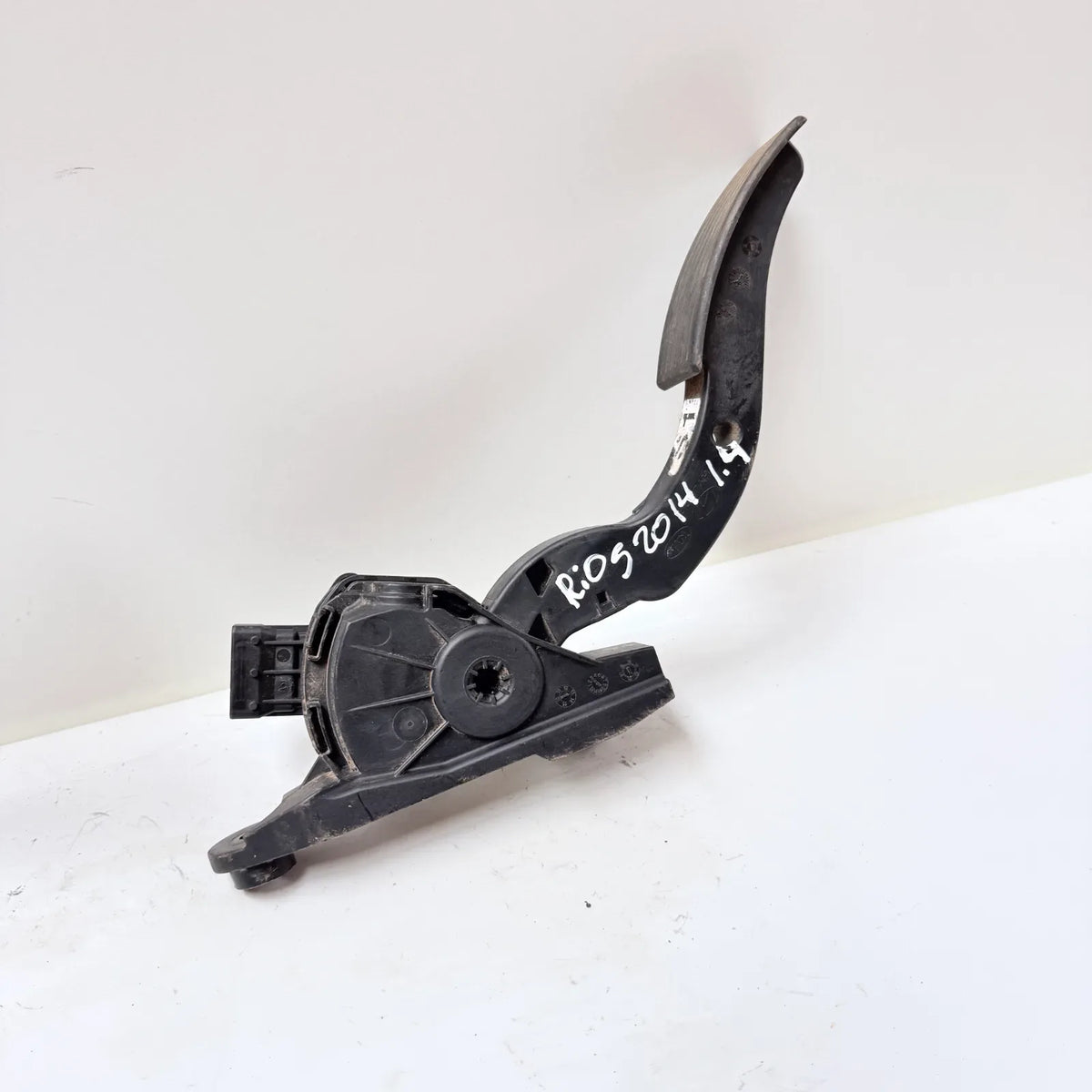 PEDAL ACELERADOR Kia RIO 5 2014 - 1.4 4x2 Bencina Mecánico