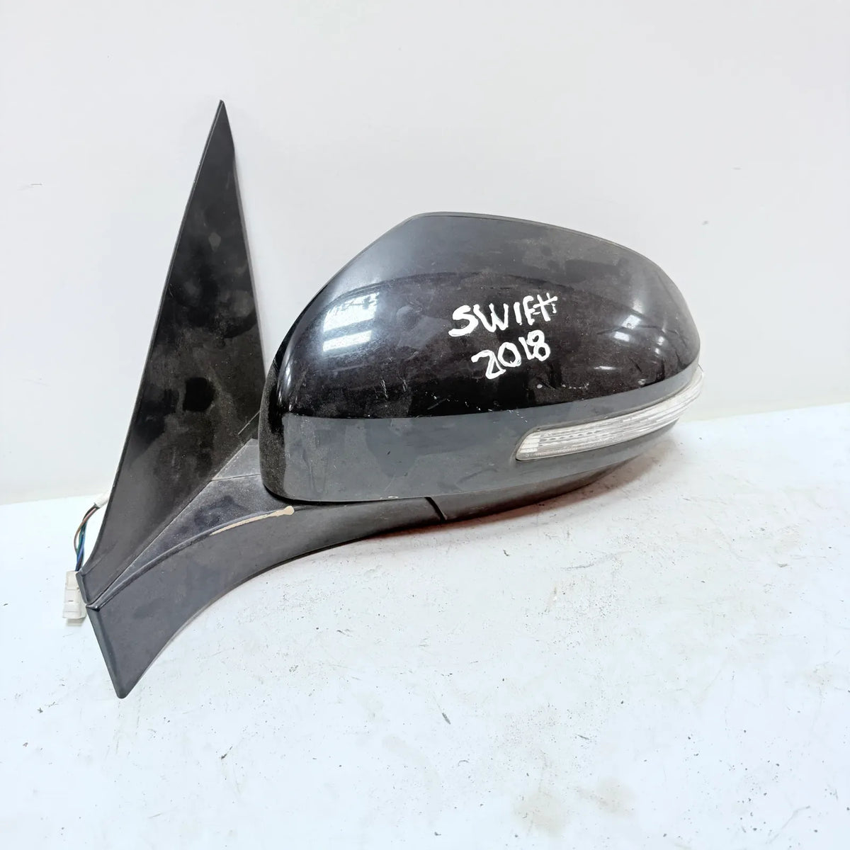 ESPEJO IZQUIERDO Suzuki Swift 2018 - 4x2 Bencina Mecánico