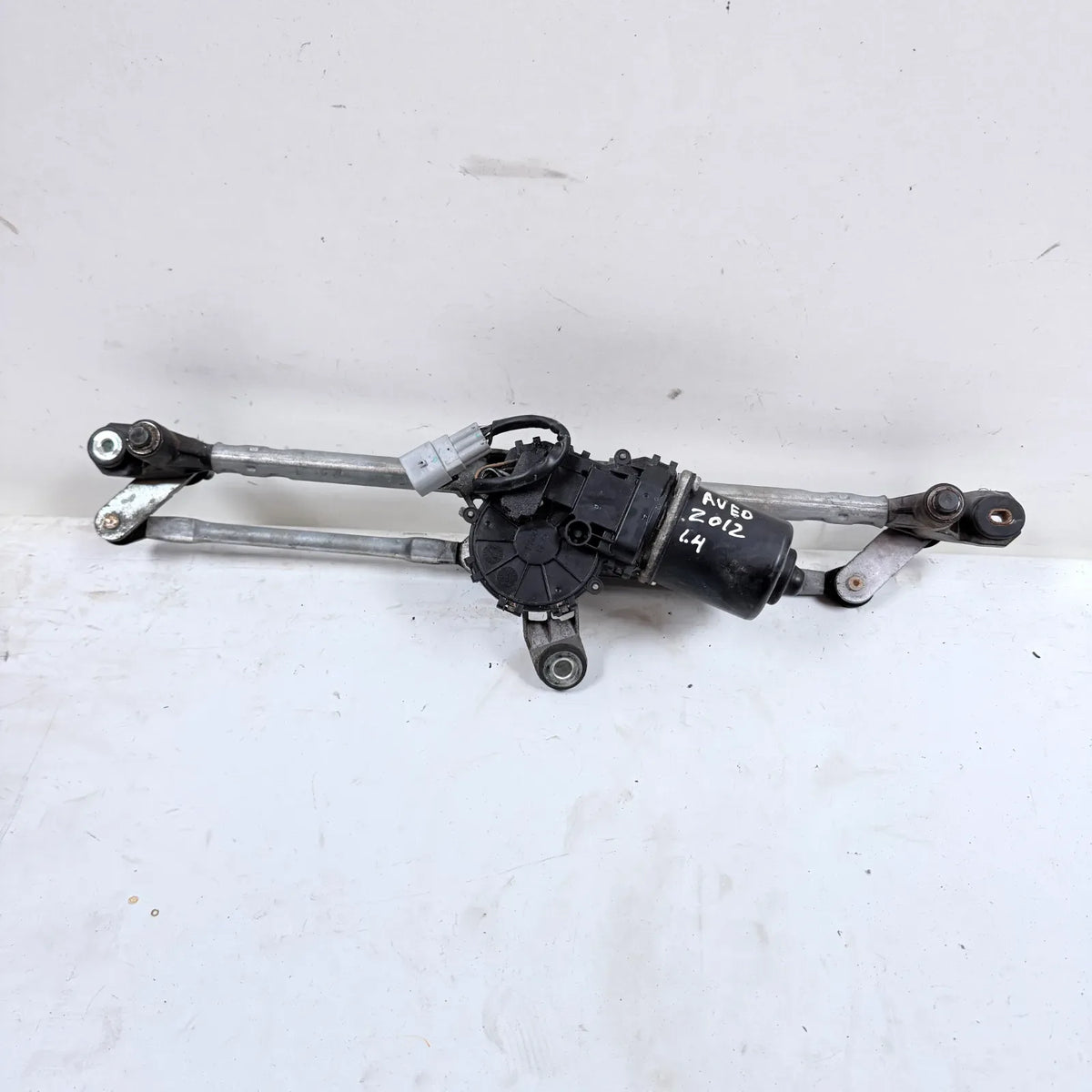 MOTOR LIMPIAPARABRISAS CON ARTICULACION Chevrolet Aveo 2012 - 1.4 4x2 Bencina Mecánico