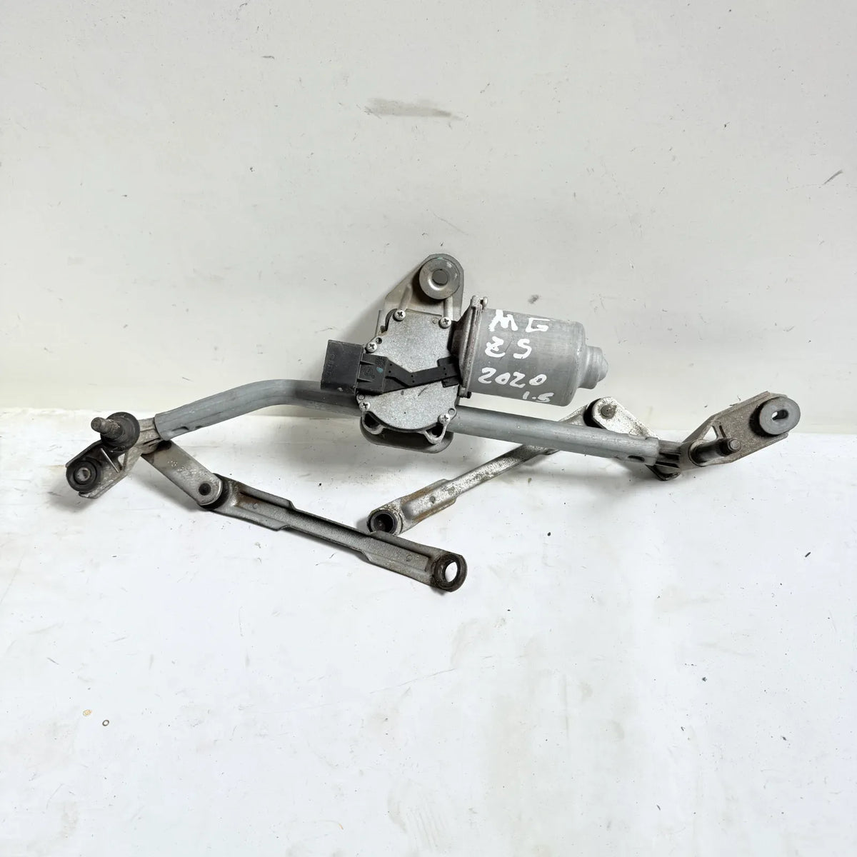 MOTOR LIMPIAPARABRISAS CON ARTICULACION Mg Zs 2020 - 1.5 4x2 Bencina Mecánico