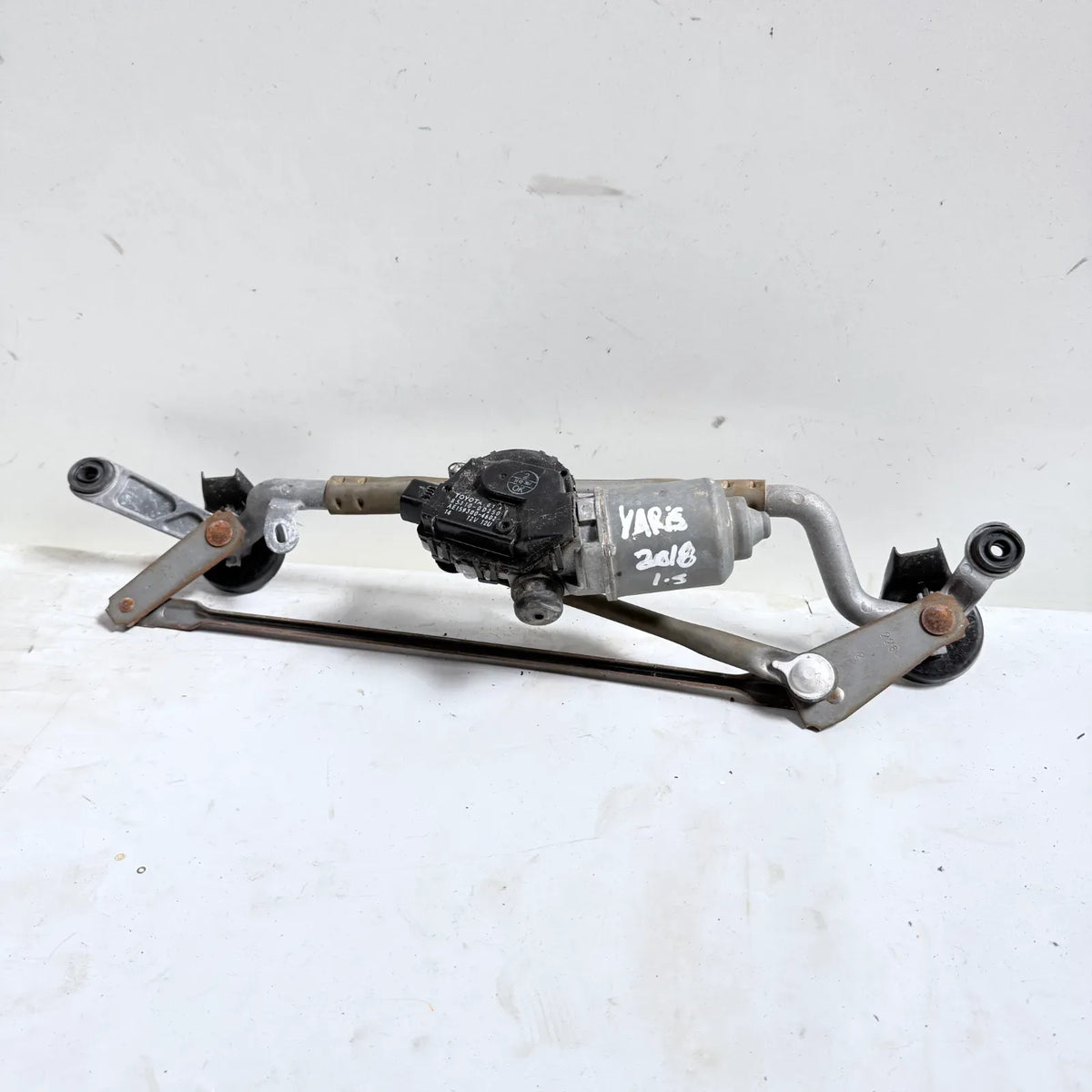 MOTOR LIMPIAPARABRISAS CON ARTICULACION Toyota Yaris 2018 - 1.5 4x2 Bencina Mecánico