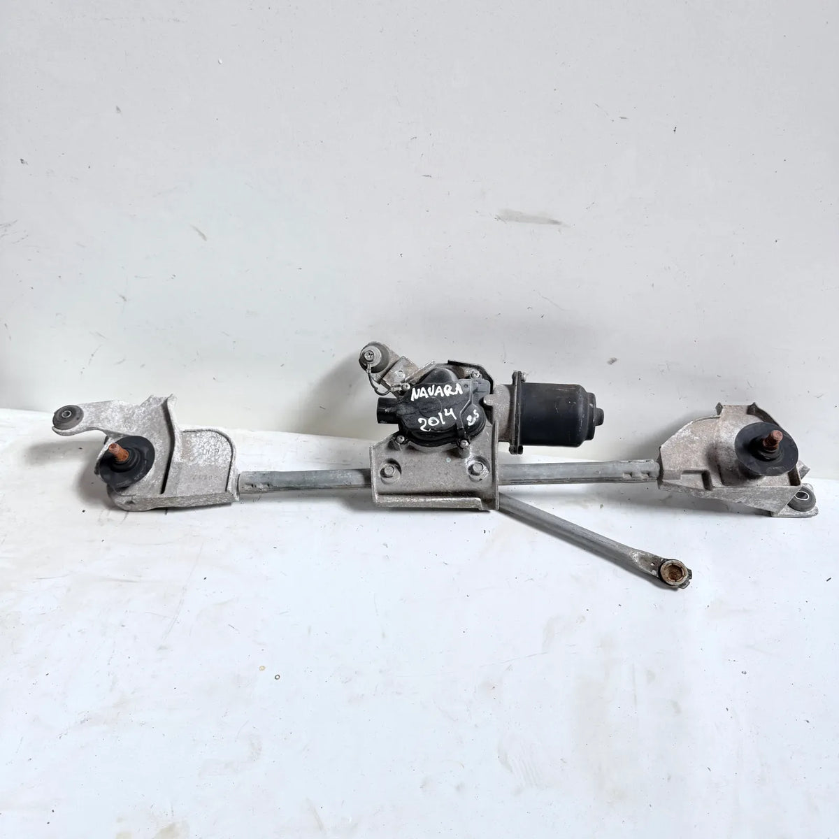 MOTOR LIMPIAPARABRISAS CON ARTICULACION Nissan Navara 2014 - 2.5 4x2 Diesel Mecánico