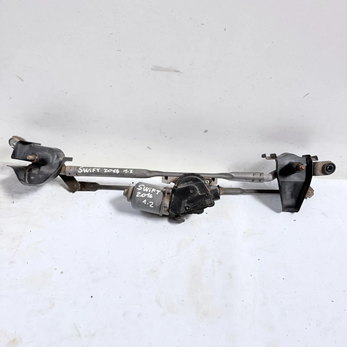 MOTOR LIMPIAPARABRISAS CON ARTICULACION Suzuki Swift 2016 - 1.2 4x2 Bencina Mecánico