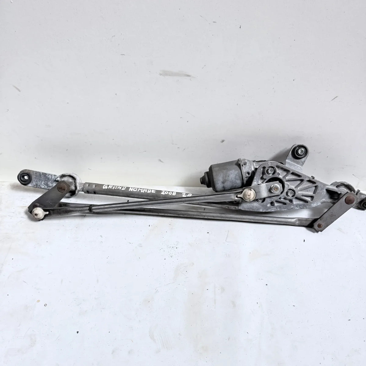 MOTOR LIMPIAPARABRISAS CON ARTICULACION Suzuki Nomade 2008 - 2.0 4x2 Bencina Mecánico