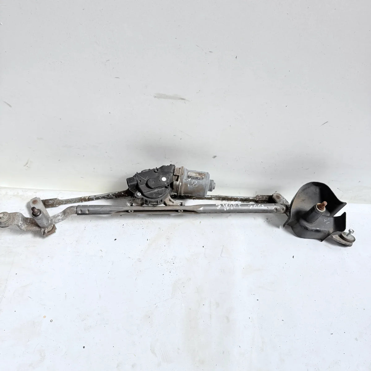 MOTOR LIMPIAPARABRISAS CON ARTICULACION Suzuki Swift 2015 - 1.2 4x2 Bencina Mecánico