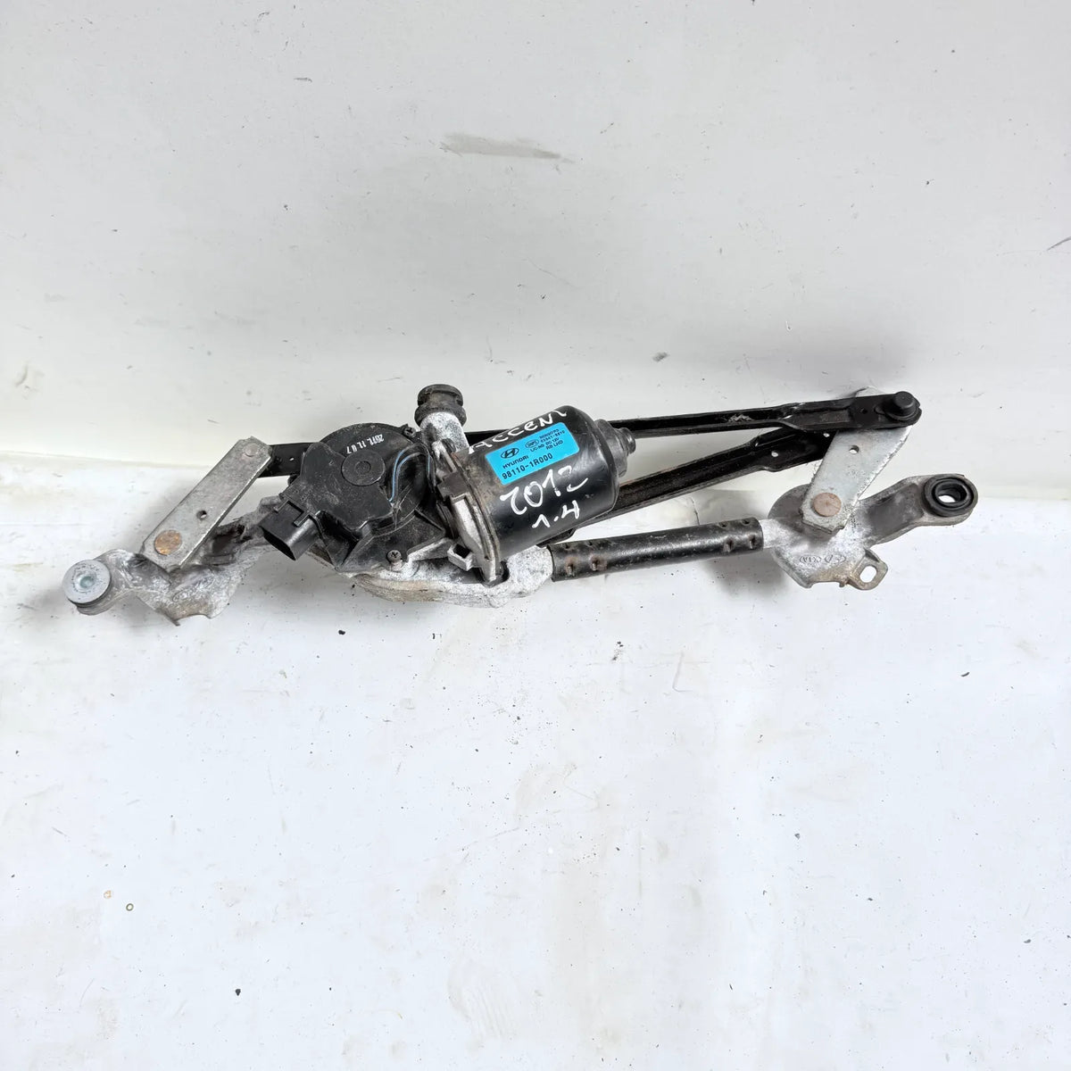 MOTOR LIMPIAPARABRISAS CON ARTICULACION Hyundai Accent 2012 - 1.4 4x2 Bencina Mecánico