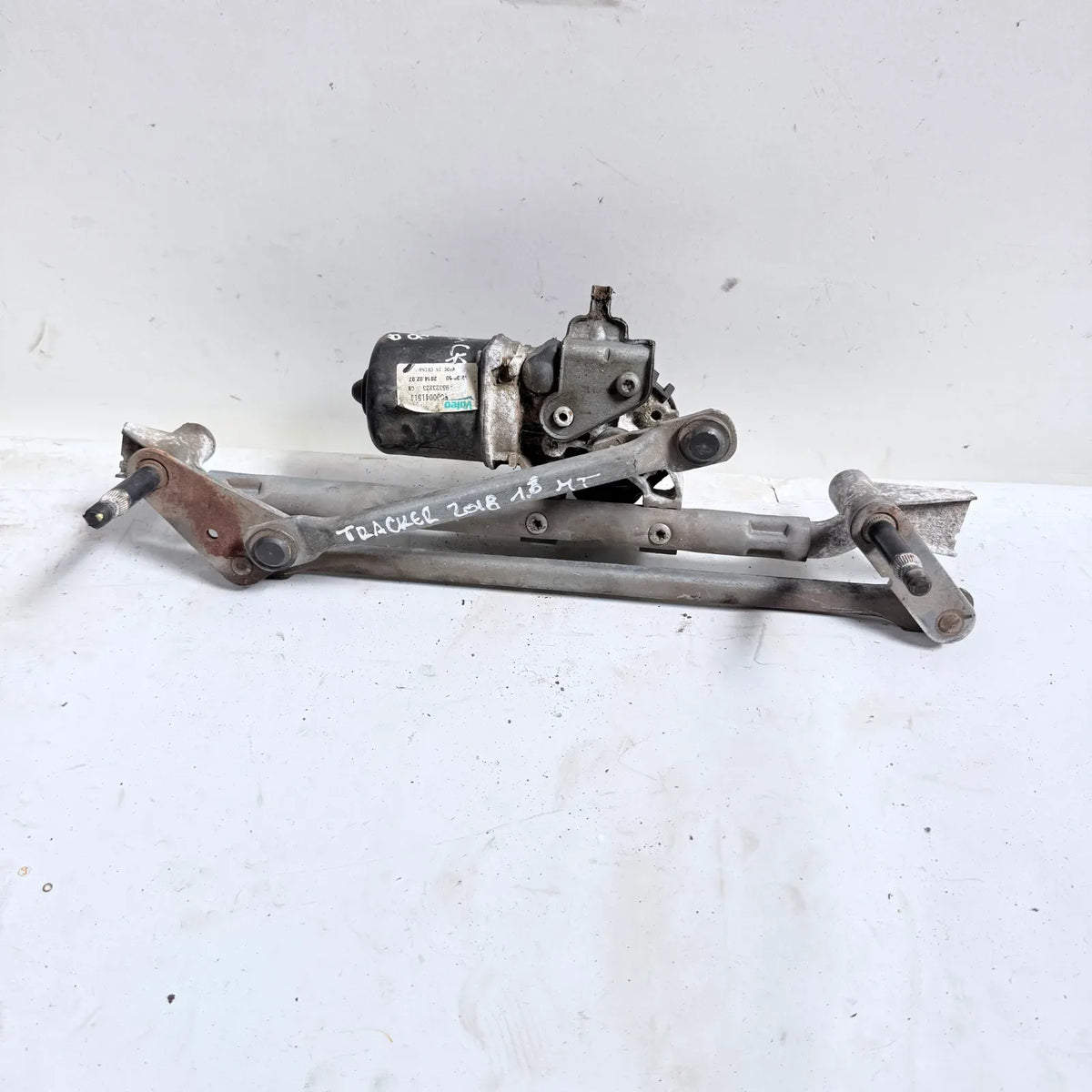 MOTOR LIMPIAPARABRISAS CON ARTICULACION Chevrolet Tracker 2018 - 1.8 4x2 Bencina Mecánico