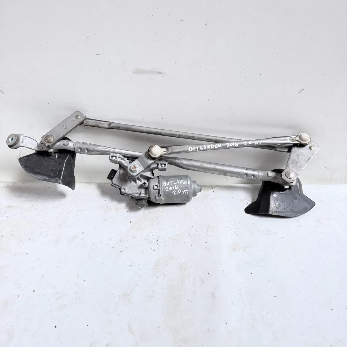 MOTOR LIMPIAPARABRISAS CON ARTICULACION Mitsubishi Outlander 2016 - 2.0 4x2 Bencina Mecánico