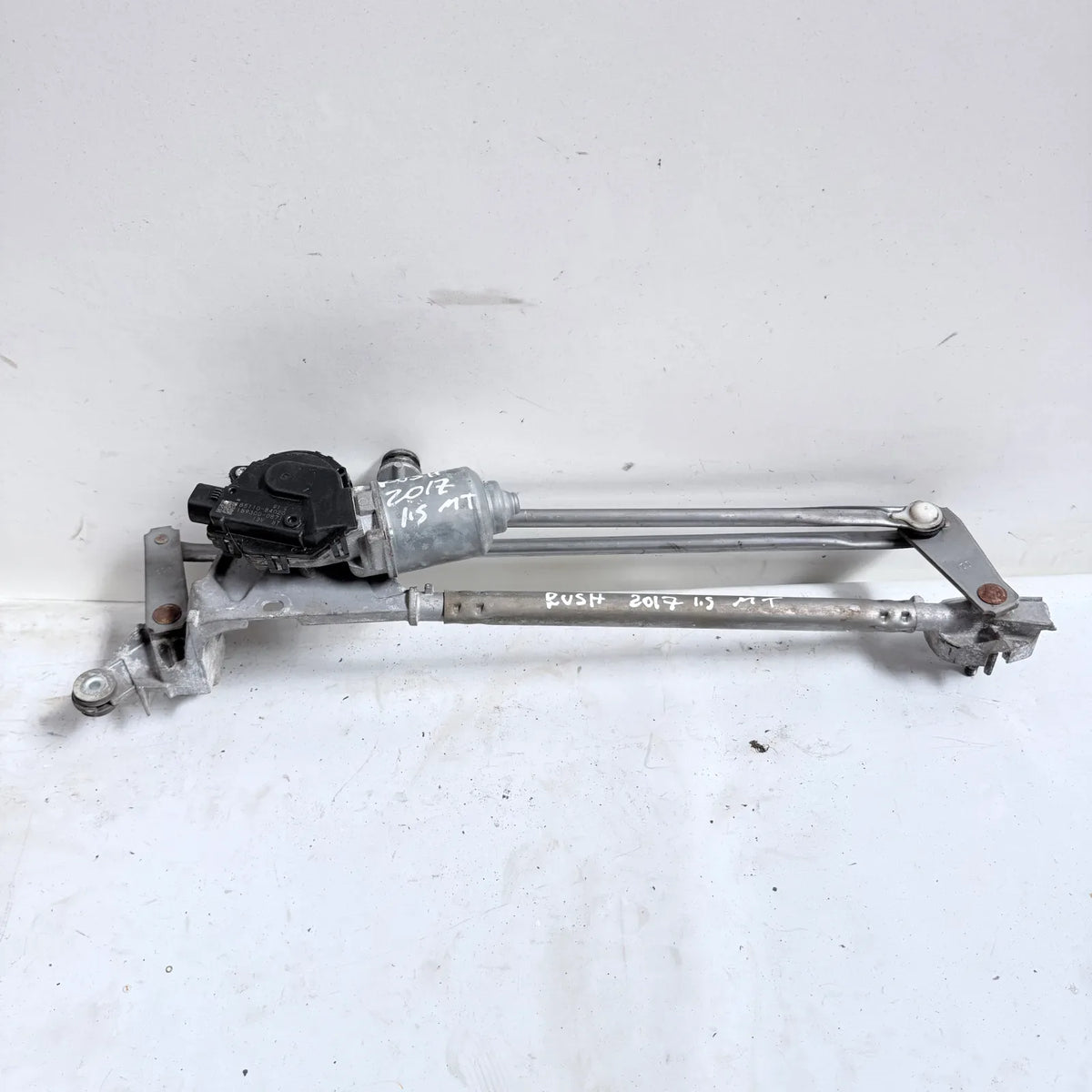 MOTOR LIMPIAPARABRISAS CON ARTICULACION Toyota RUSH 2017 - 1.5 4x2 Bencina Mecánico
