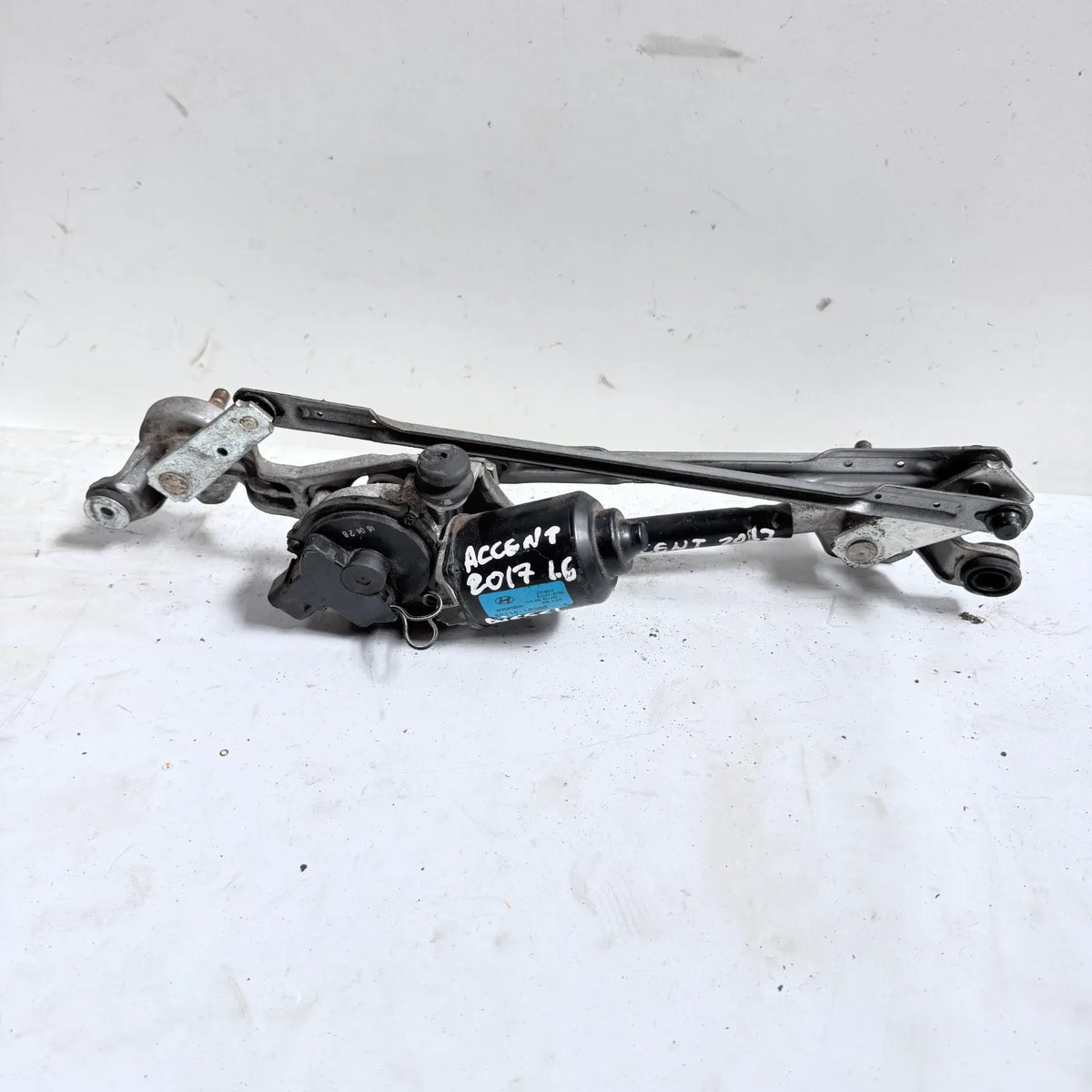 MOTOR LIMPIAPARABRISAS CON ARTICULACION Hyundai Accent 2017 - 1.6 4x2 Bencina Mecánico