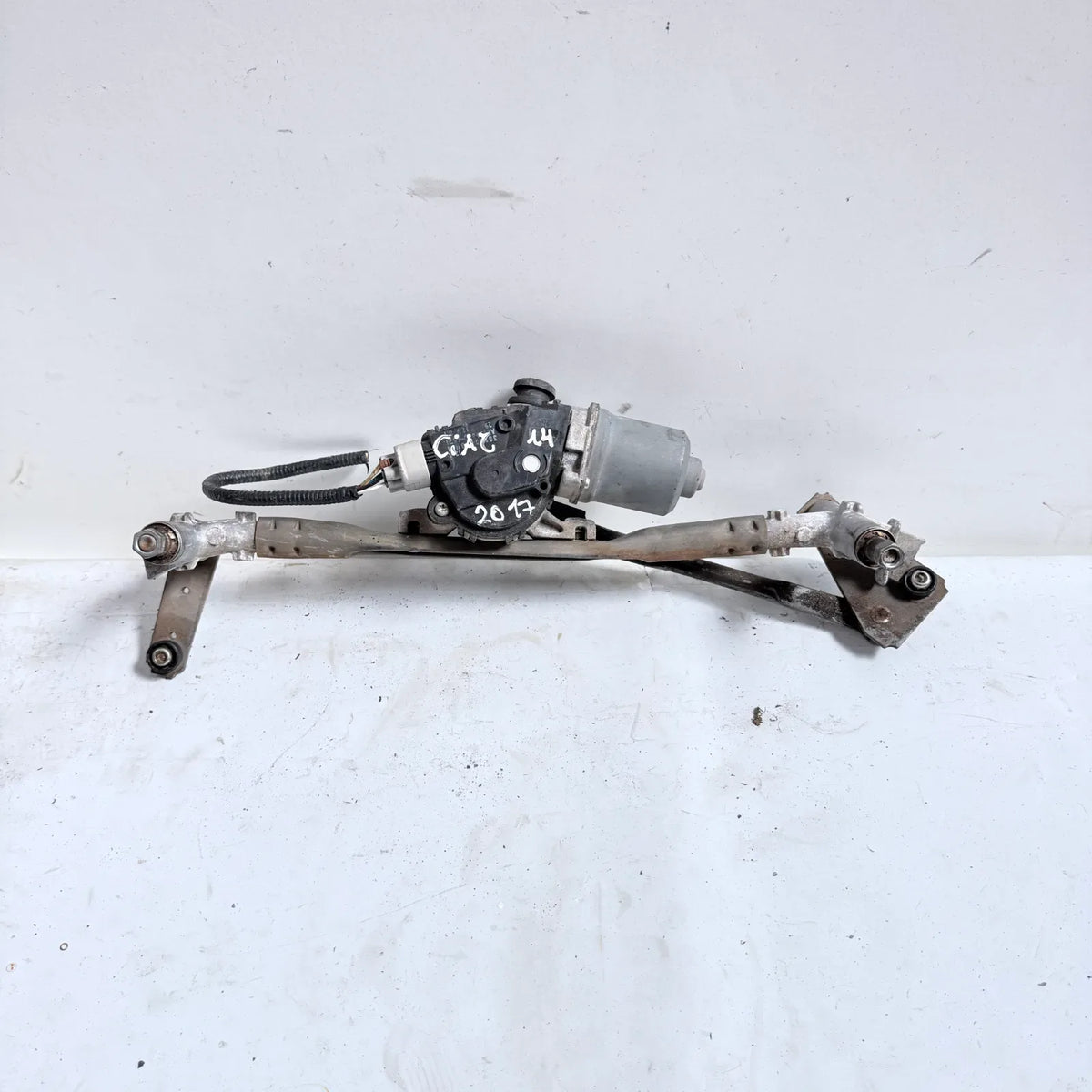 MOTOR LIMPIAPARABRISAS CON ARTICULACION Suzuki Ciaz 2017 - 1.4 4x2 Bencina Mecánico