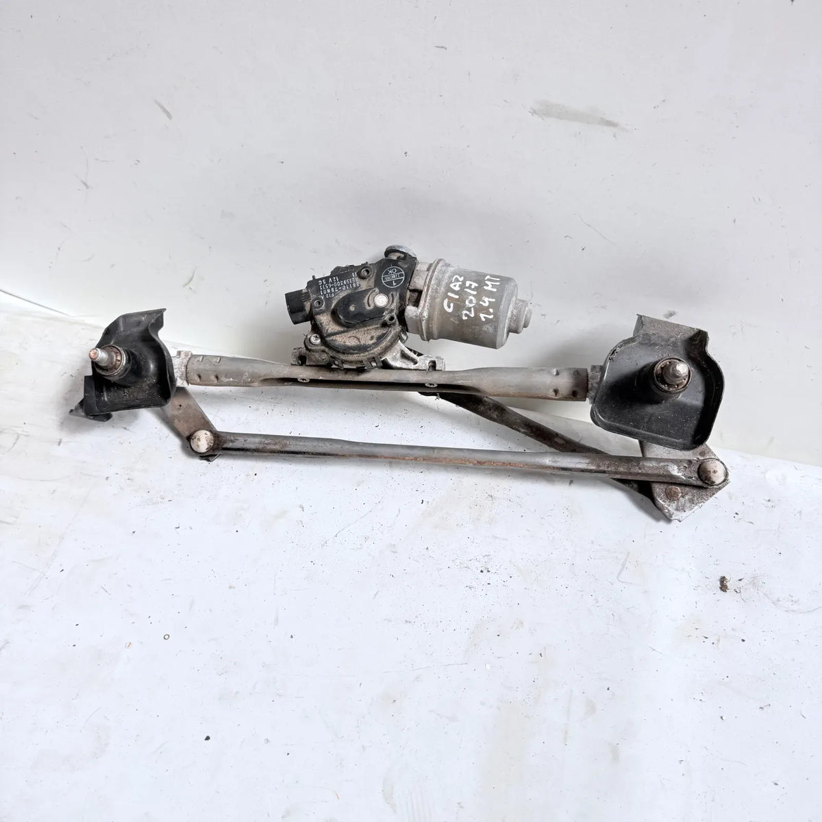 MOTOR LIMPIAPARABRISAS CON ARTICULACION Suzuki Ciaz 2017 - 1.4 4x2 Bencina Mecánico