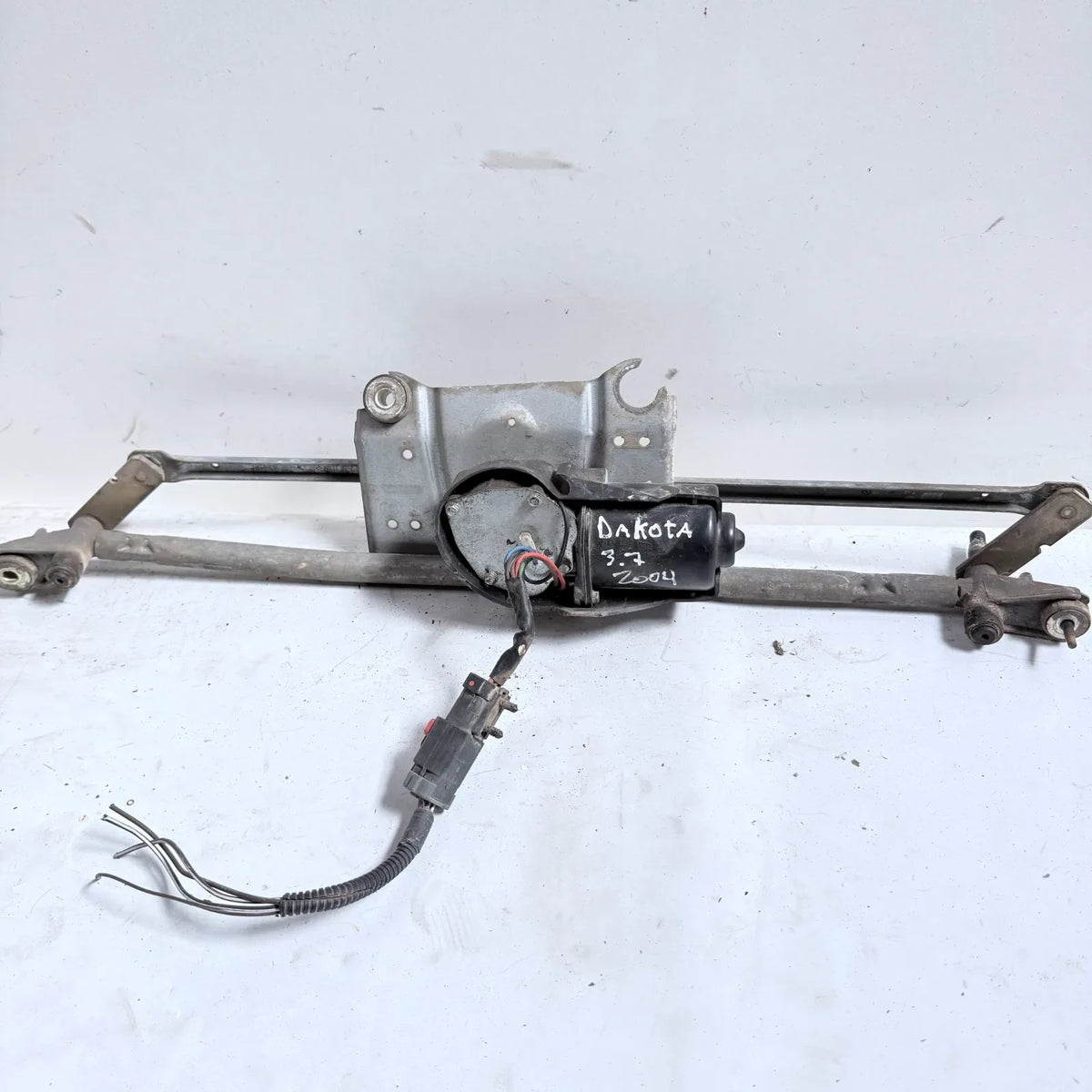 MOTOR LIMPIAPARABRISAS CON ARTICULACION Dodge Dakota 2004 - 3.7 4x2 Bencina Mecánico