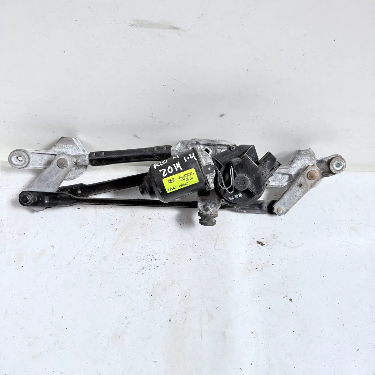 MOTOR LIMPIAPARABRISAS CON ARTICULACION Kia Rio 4 2014 - 1.4 4x2 Bencina Mecánico