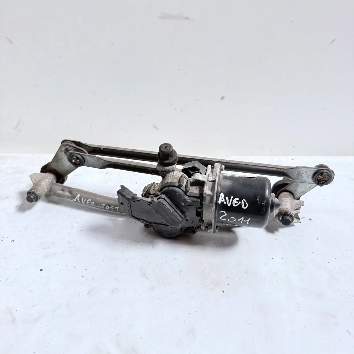 MOTOR LIMPIAPARABRISAS CON ARTICULACION Chevrolet Aveo 2011 - 1.4 4x2 Bencina Mecánico