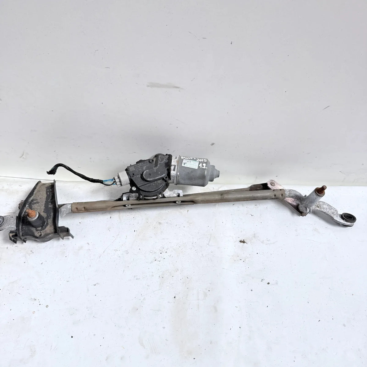 MOTOR LIMPIAPARABRISAS CON ARTICULACION Suzuki Swift 2015 - 1.2 4x2 Bencina Mecánico