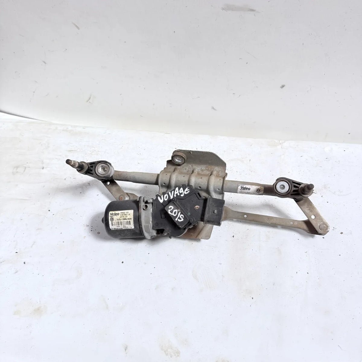 MOTOR LIMPIAPARABRISAS CON ARTICULACION Volkswagen Voyage 2015 - 1.6 4x2 Bencina Mecánico