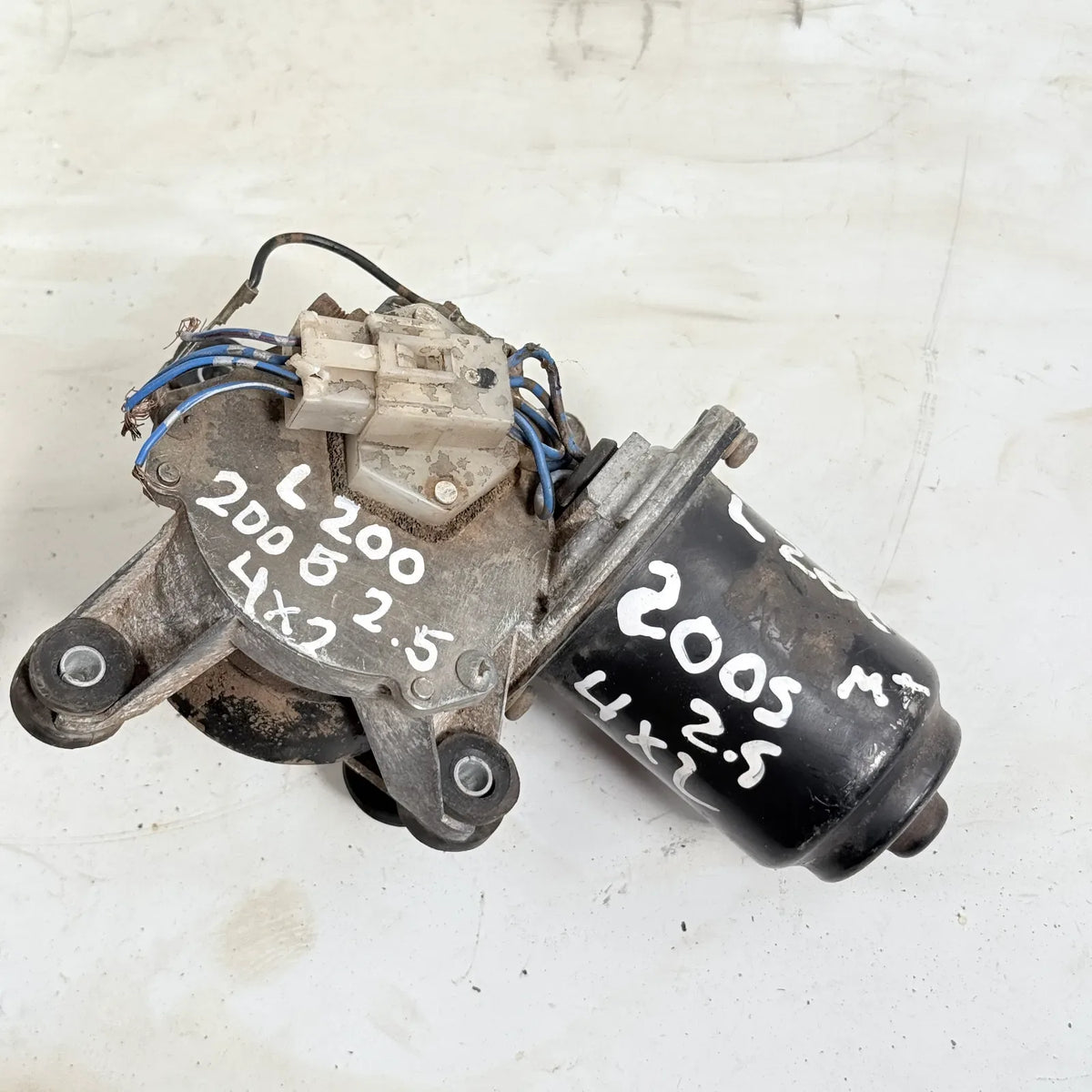 MOTOR LIMPIAPARABRISAS Mitsubishi L200 2005 - 2.5 4x2 Diesel Mecánico