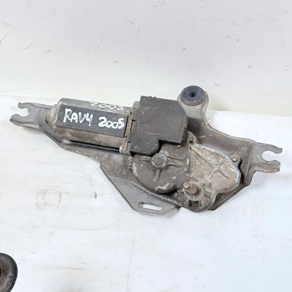 MOTOR LIMPIAPARABRISAS TRASERO Toyota Rav4 2005 - 2.0 4x2 Bencina Mecánico