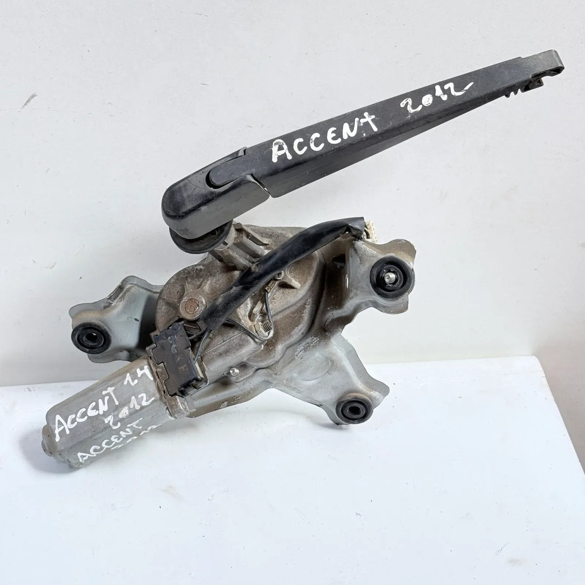 MOTOR LIMPIAPARABRISAS TRASERO Hyundai Accent 2012 - 1.4 4x2 Bencina Mecánico