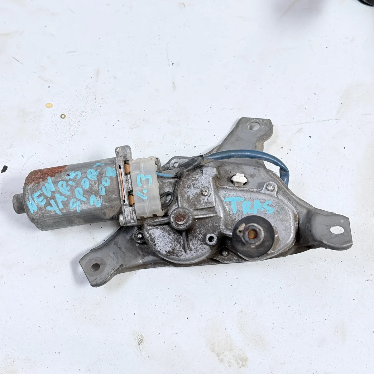 MOTOR LIMPIAPARABRISAS TRASERO Toyota Yaris Sport 2008 - 1.3 4x2 Bencina Mecánico