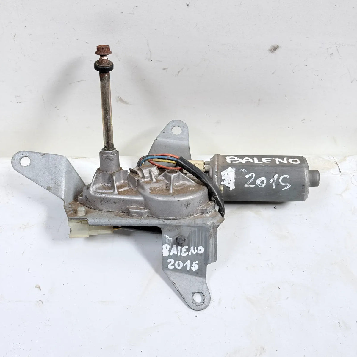 MOTOR LIMPIAPARABRISAS TRASERO Suzuki Baleno 2015 - 1.4 4x2 Bencina Mecánico