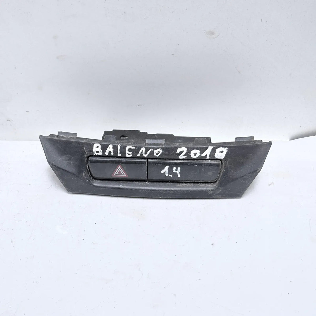 BOTON HAZARD Suzuki Baleno 2018 - 1.4 4x2 Bencina Mecánico
