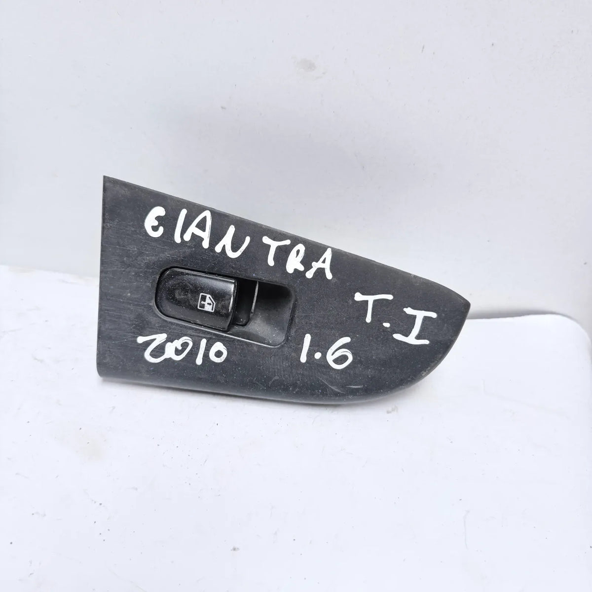 BOTONERA INDIVIDUAL Hyundai Elantra 2010 - 1.6 4x2 Bencina Mecánico